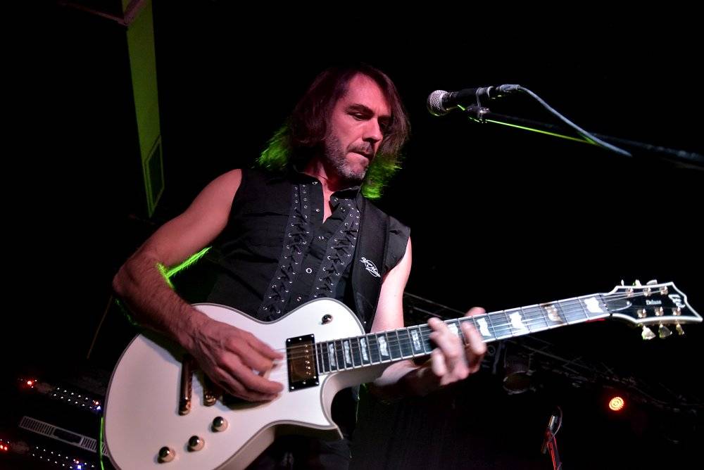 Marco Mendoza v pražském klubu Exit-us vyučoval hru na basu