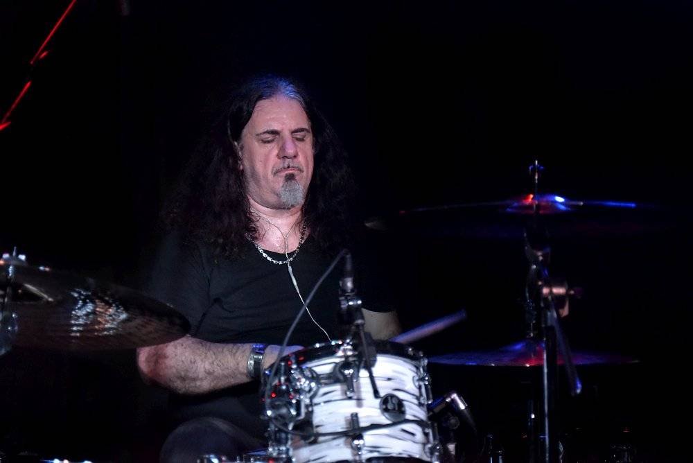 Marco Mendoza v pražském klubu Exit-us vyučoval hru na basu