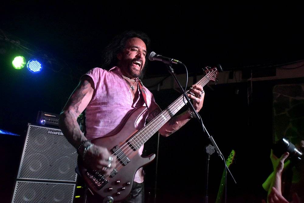 Marco Mendoza v pražském klubu Exit-us vyučoval hru na basu