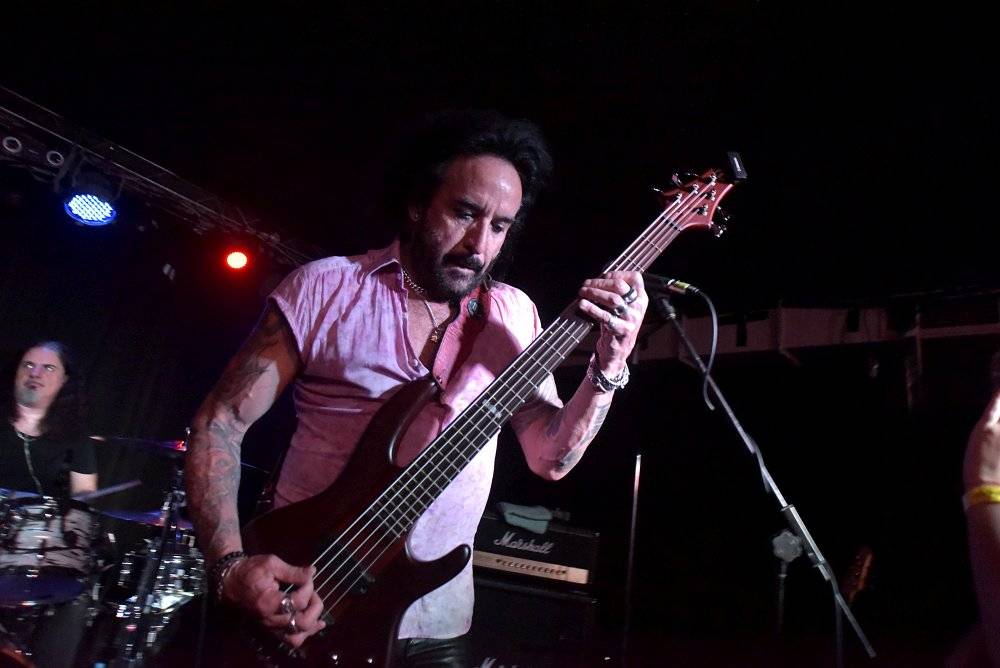 Marco Mendoza v pražském klubu Exit-us vyučoval hru na basu