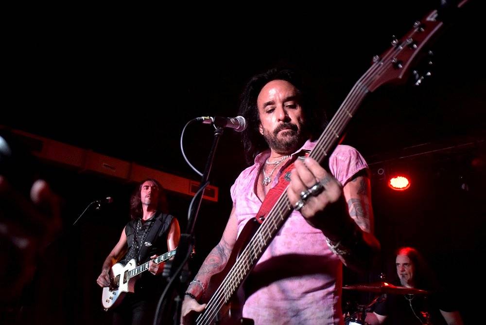 Marco Mendoza v pražském klubu Exit-us vyučoval hru na basu