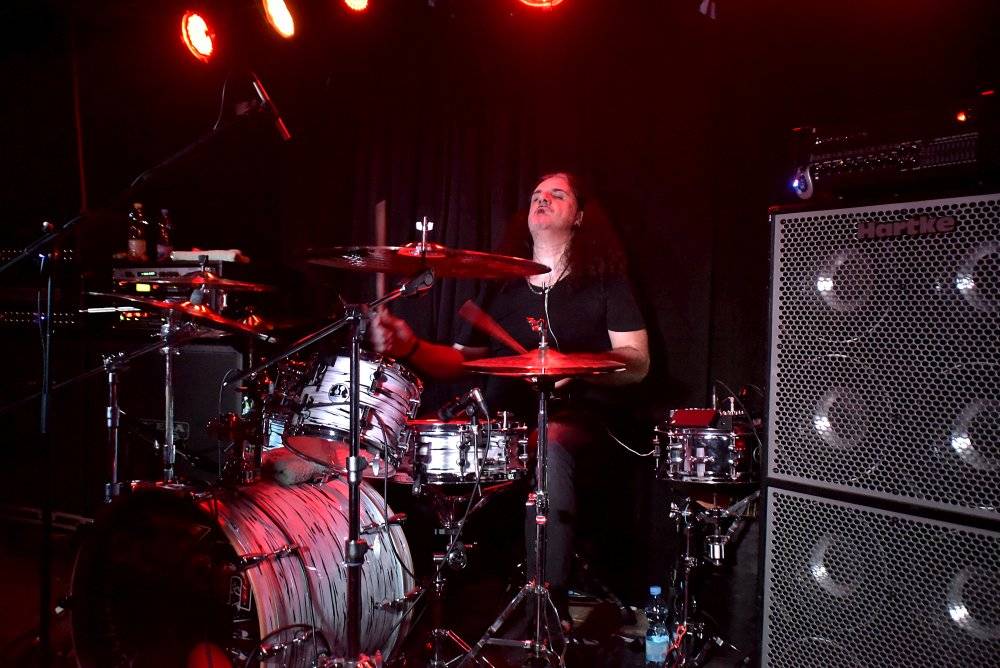 Marco Mendoza v pražském klubu Exit-us vyučoval hru na basu