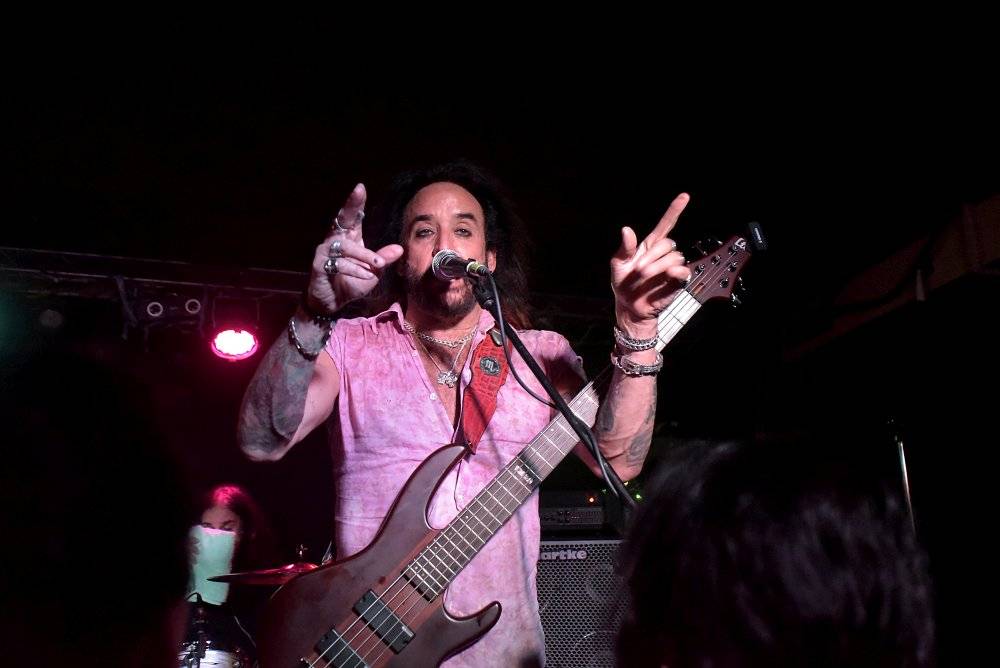 Marco Mendoza v pražském klubu Exit-us vyučoval hru na basu