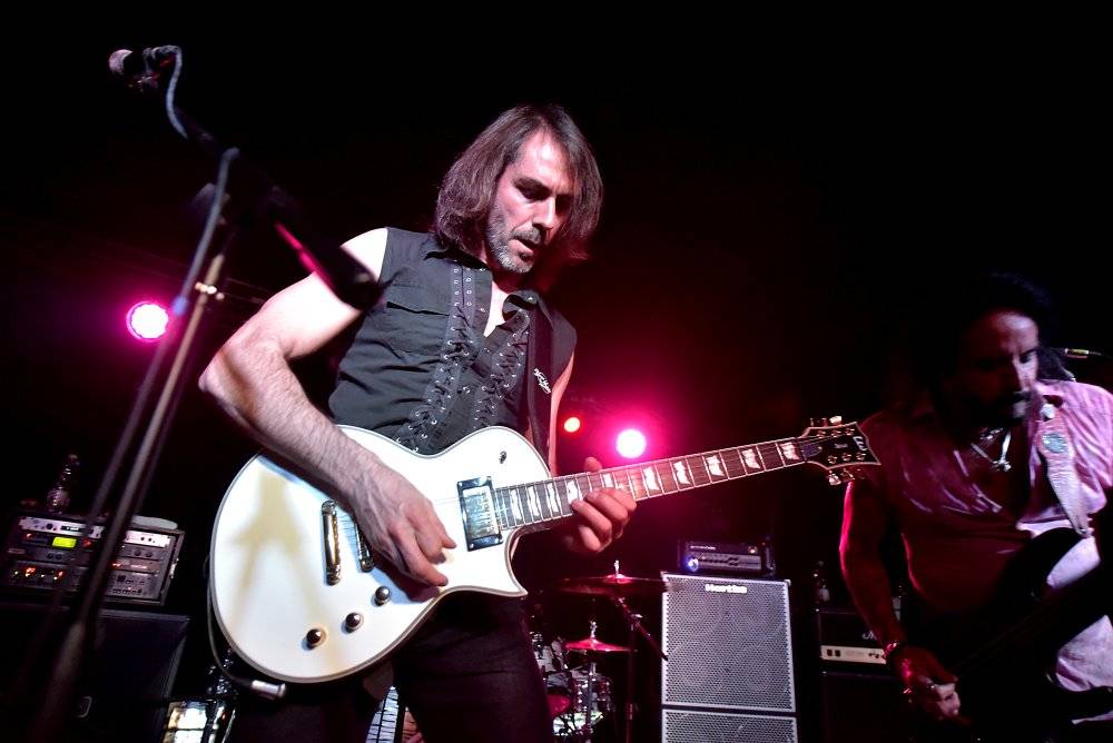 Marco Mendoza v pražském klubu Exit-us vyučoval hru na basu