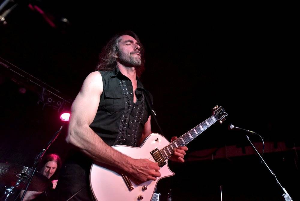 Marco Mendoza v pražském klubu Exit-us vyučoval hru na basu