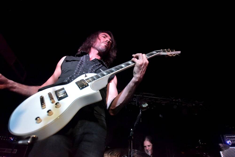 Marco Mendoza v pražském klubu Exit-us vyučoval hru na basu