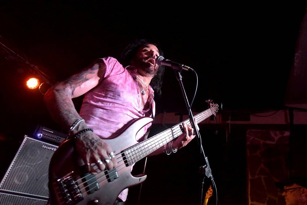 Marco Mendoza v pražském klubu Exit-us vyučoval hru na basu