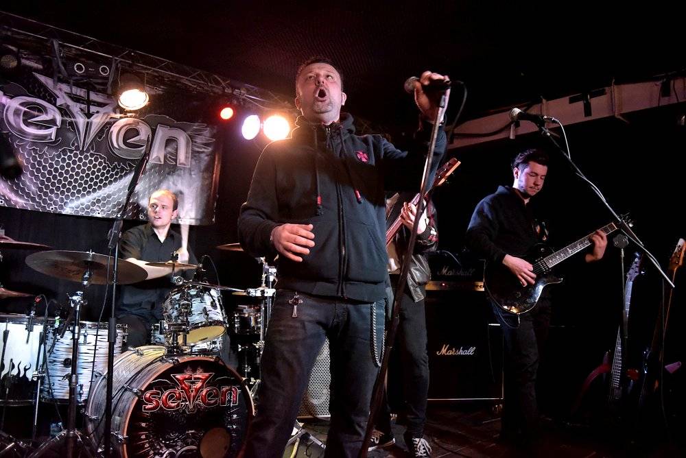 Marco Mendoza v pražském klubu Exit-us vyučoval hru na basu