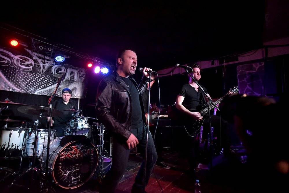 Marco Mendoza v pražském klubu Exit-us vyučoval hru na basu