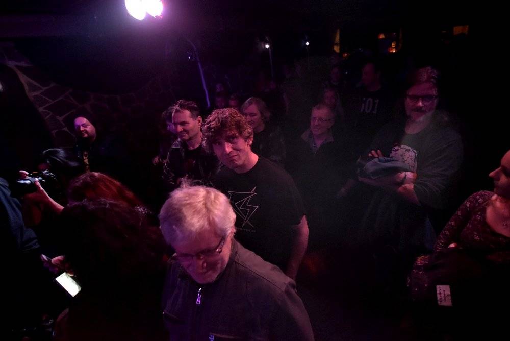 Marco Mendoza v pražském klubu Exit-us vyučoval hru na basu