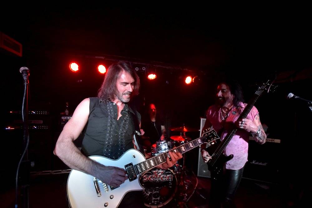 Marco Mendoza v pražském klubu Exit-us vyučoval hru na basu