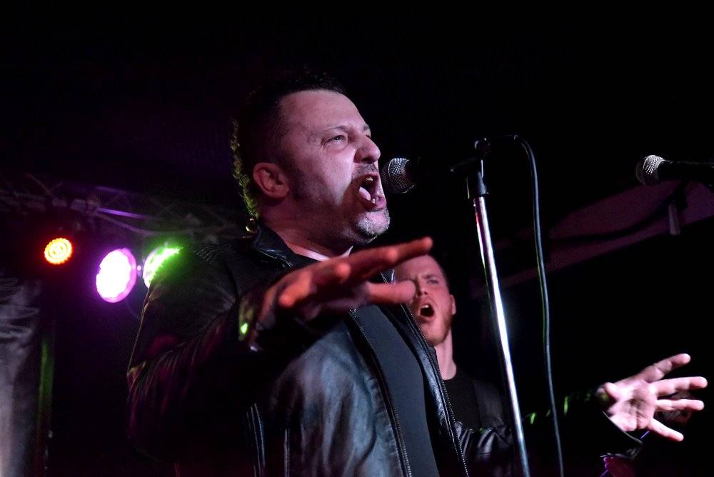 Marco Mendoza v pražském klubu Exit-us vyučoval hru na basu