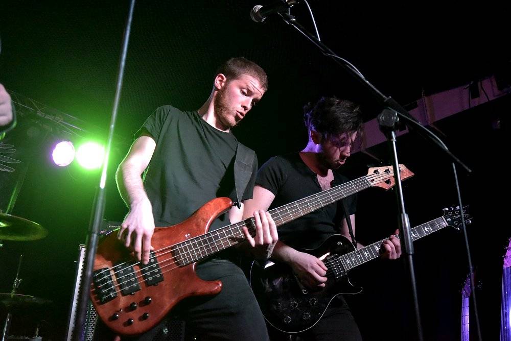 Marco Mendoza v pražském klubu Exit-us vyučoval hru na basu