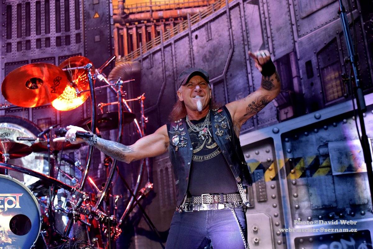 Sabaton v doprovodu Accept málem zbourali sparťanskou Tipsport arénu