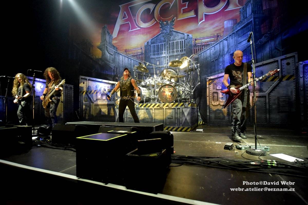 Sabaton v doprovodu Accept málem zbourali sparťanskou Tipsport arénu