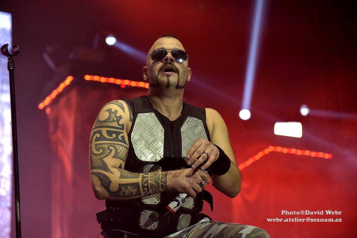 Sabaton v doprovodu Accept málem zbourali sparťanskou Tipsport arénu