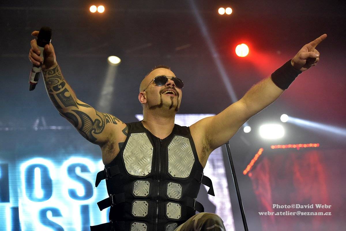 Sabaton v doprovodu Accept málem zbourali sparťanskou Tipsport arénu