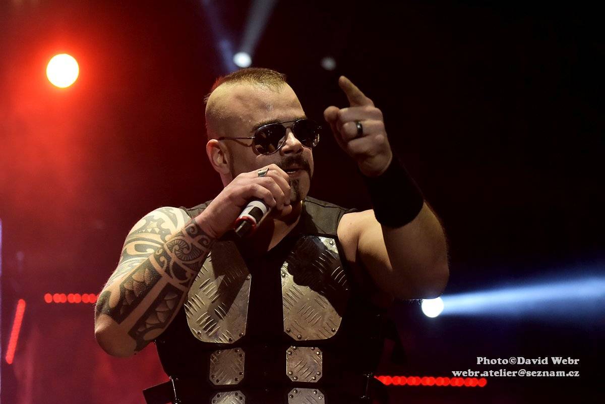 Sabaton v doprovodu Accept málem zbourali sparťanskou Tipsport arénu