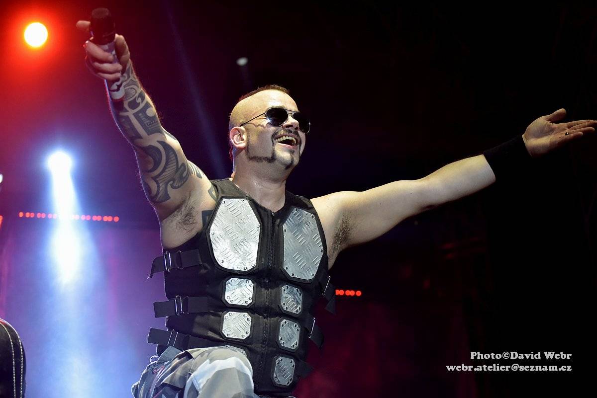 Sabaton v doprovodu Accept málem zbourali sparťanskou Tipsport arénu