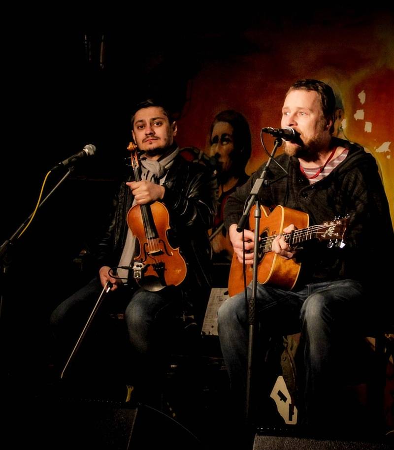 Wohnout zahráli ve Stříbrné Skalici unplugged, vystoupili také Dirty Blondes