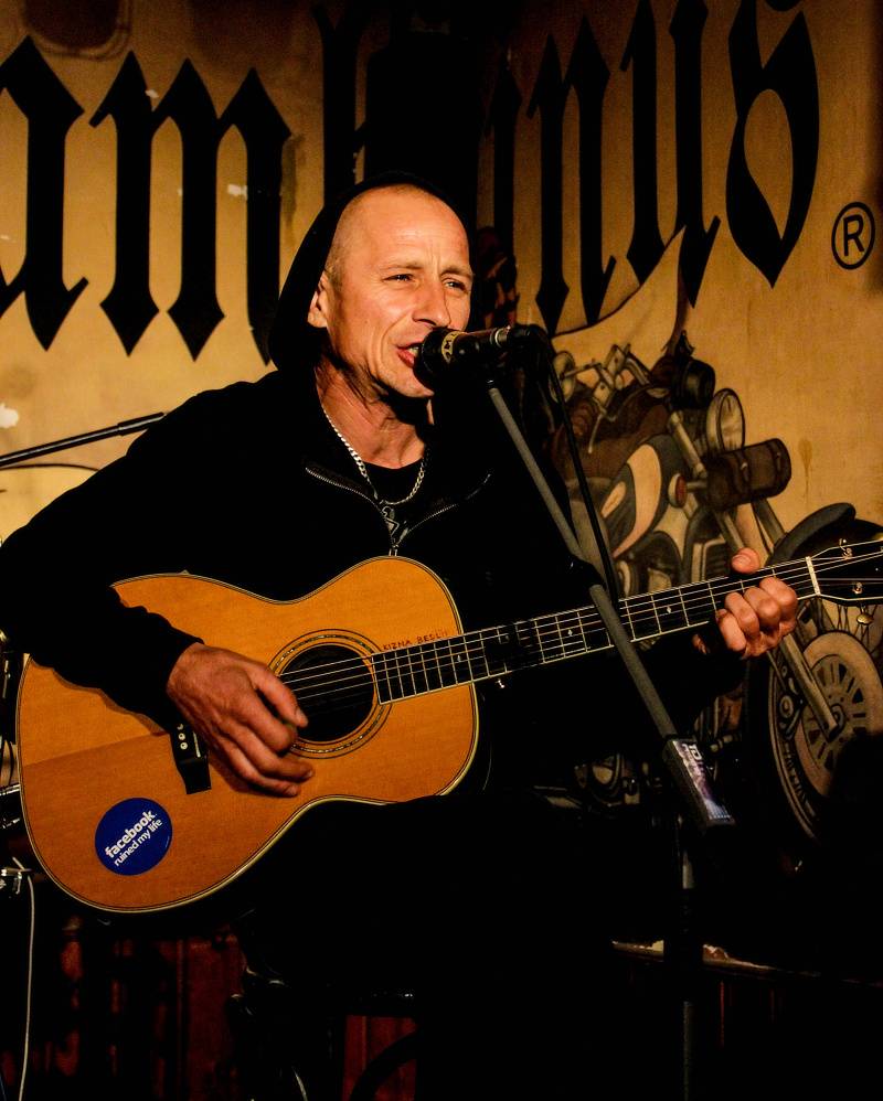 Wohnout zahráli ve Stříbrné Skalici unplugged, vystoupili také Dirty Blondes