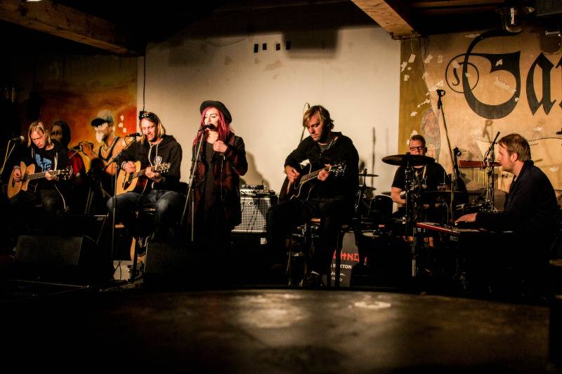 Wohnout zahráli ve Stříbrné Skalici unplugged, vystoupili také Dirty Blondes