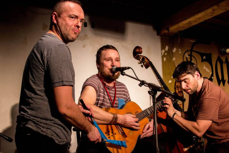 Wohnout zahráli ve Stříbrné Skalici unplugged, vystoupili také Dirty Blondes