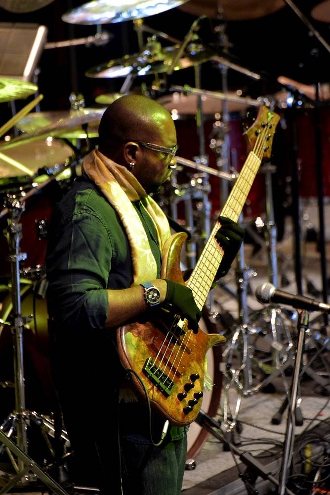 Kytarový král John McLaughlin vystoupil ve Foru Karlín