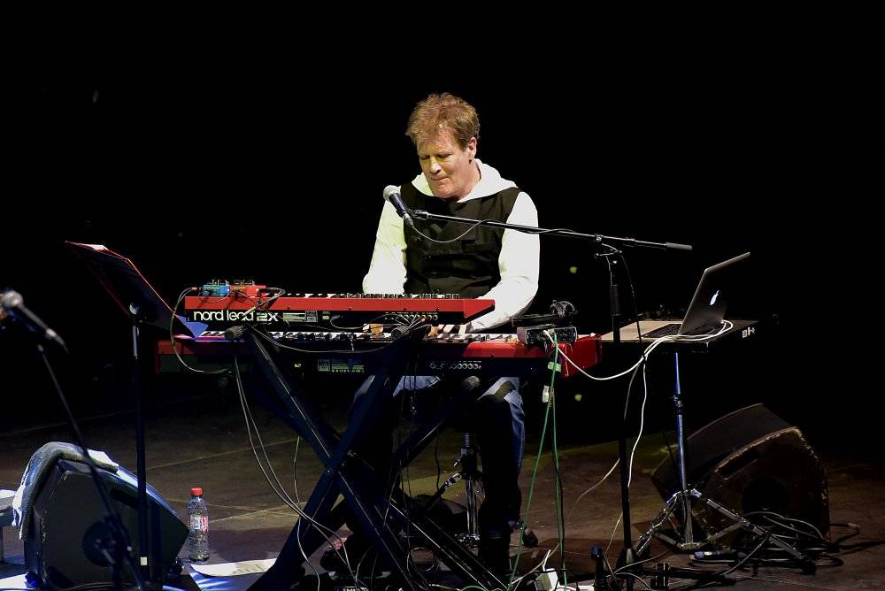 Kytarový král John McLaughlin vystoupil ve Foru Karlín