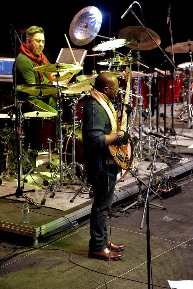 Kytarový král John McLaughlin vystoupil ve Foru Karlín