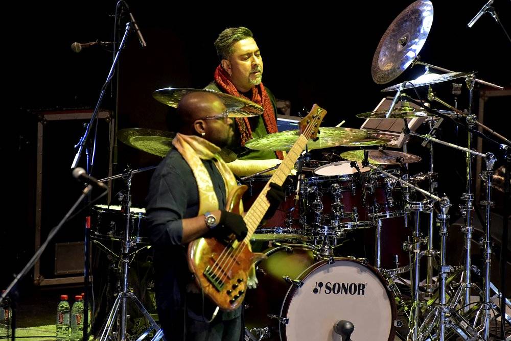 Kytarový král John McLaughlin vystoupil ve Foru Karlín