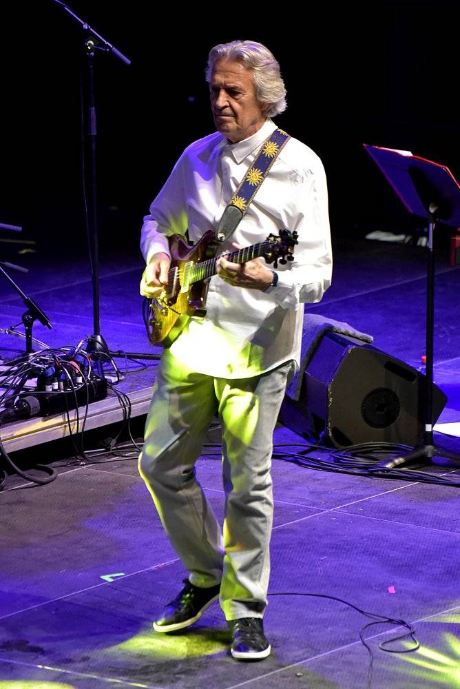 Kytarový král John McLaughlin vystoupil ve Foru Karlín
