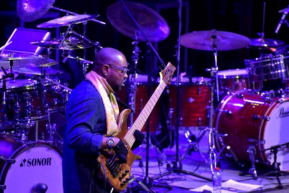 Kytarový král John McLaughlin vystoupil ve Foru Karlín