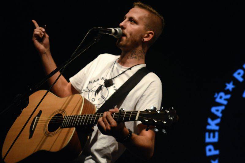 Pekař přivedl do malé Lucerny Boha, Jakuba Děkana fanoušci rozplakali. Přišel i Kuba Ryba