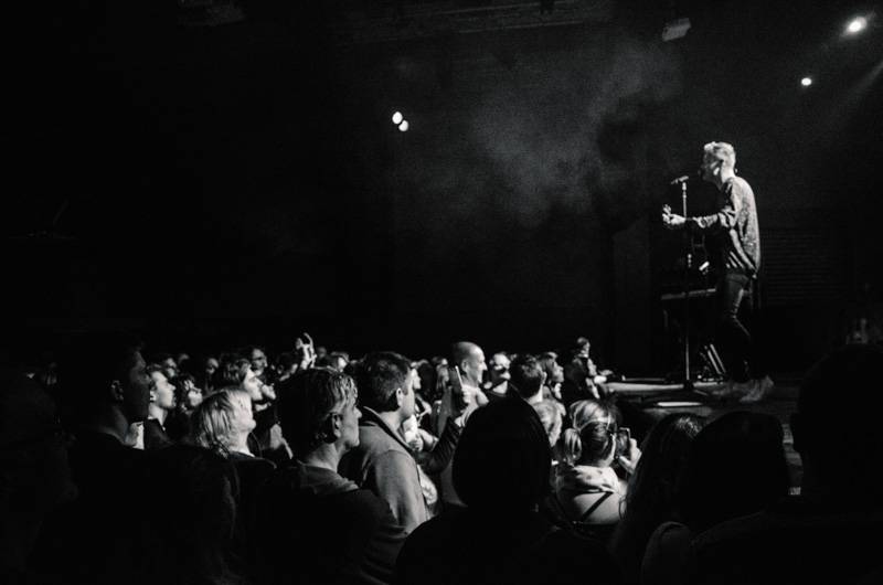 Tom Chaplin, hlas Keane, představil v Roxy své sólové album