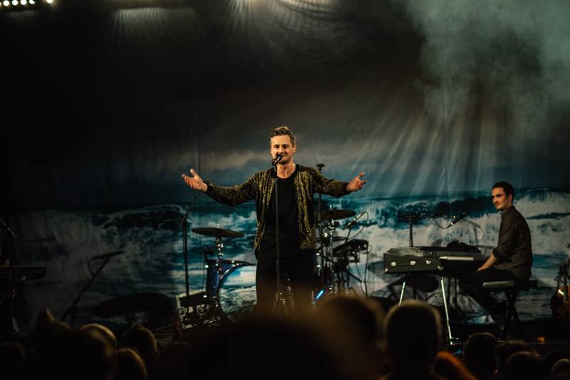 Tom Chaplin, hlas Keane, představil v Roxy své sólové album