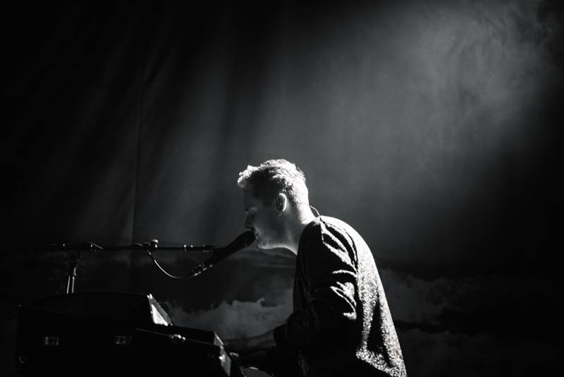 Tom Chaplin, hlas Keane, představil v Roxy své sólové album