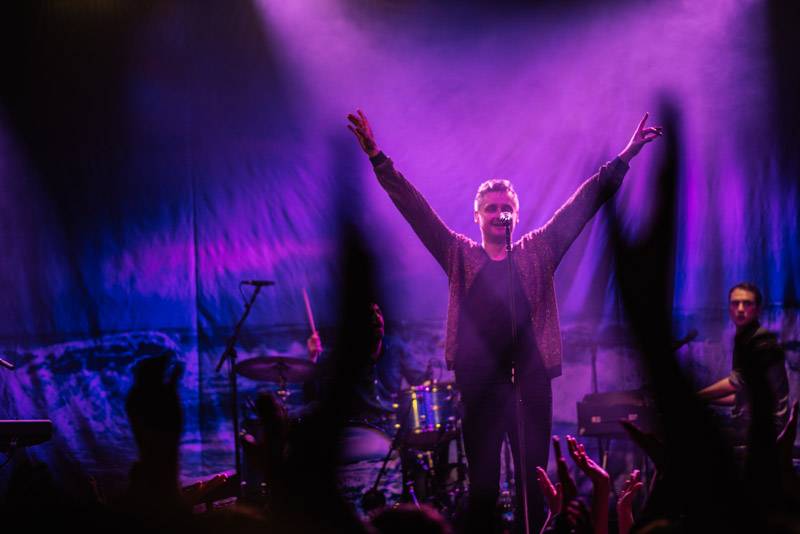 Tom Chaplin, hlas Keane, představil v Roxy své sólové album