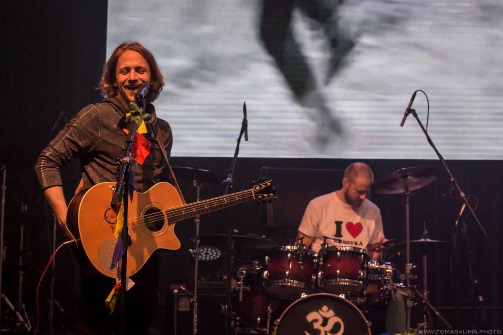 Hudební ceny Žebřík moderovali Jakub Kohák a Iva Pazderková, sošky sbírali Tomáš Klus, Ewa Farna a další