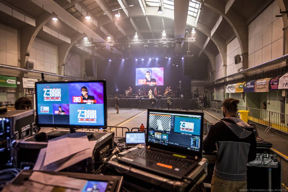 Hudební ceny Žebřík moderovali Jakub Kohák a Iva Pazderková, sošky sbírali Tomáš Klus, Ewa Farna a další