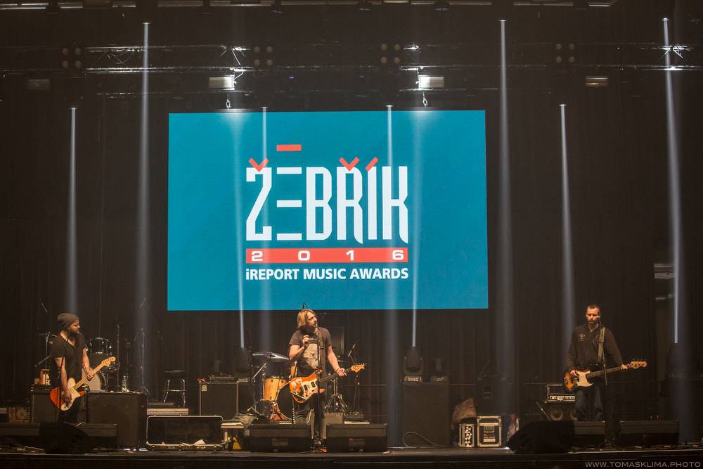 Hudební ceny Žebřík moderovali Jakub Kohák a Iva Pazderková, sošky sbírali Tomáš Klus, Ewa Farna a další