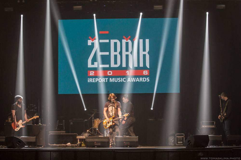 Hudební ceny Žebřík moderovali Jakub Kohák a Iva Pazderková, sošky sbírali Tomáš Klus, Ewa Farna a další
