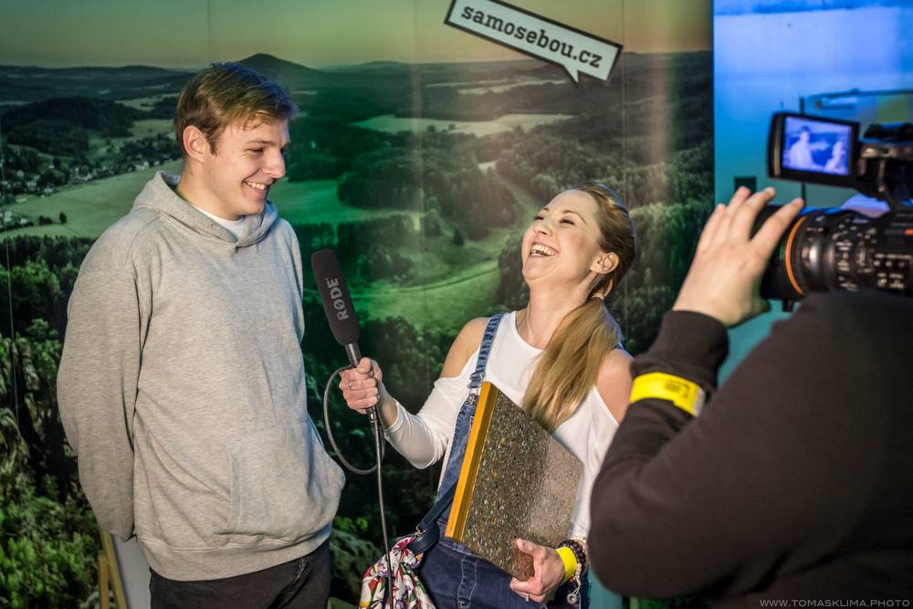 Hudební ceny Žebřík moderovali Jakub Kohák a Iva Pazderková, sošky sbírali Tomáš Klus, Ewa Farna a další