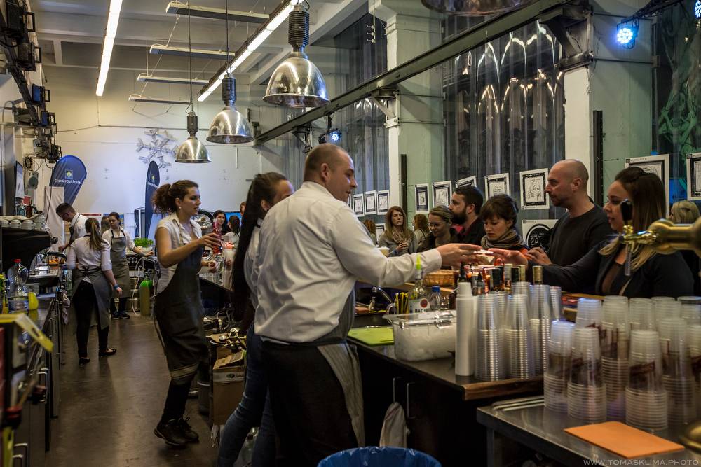 Hudební ceny Žebřík moderovali Jakub Kohák a Iva Pazderková, sošky sbírali Tomáš Klus, Ewa Farna a další