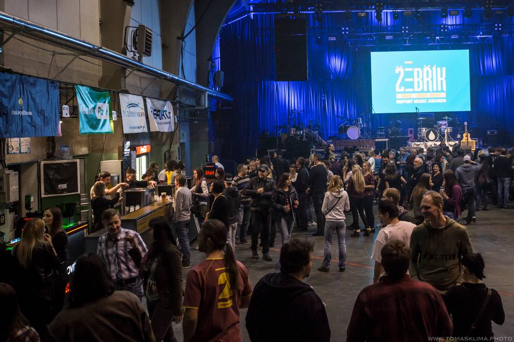 Hudební ceny Žebřík moderovali Jakub Kohák a Iva Pazderková, sošky sbírali Tomáš Klus, Ewa Farna a další