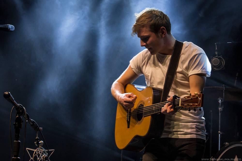 Hudební ceny Žebřík moderovali Jakub Kohák a Iva Pazderková, sošky sbírali Tomáš Klus, Ewa Farna a další