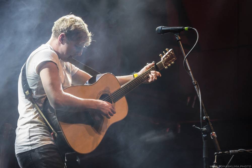 Hudební ceny Žebřík moderovali Jakub Kohák a Iva Pazderková, sošky sbírali Tomáš Klus, Ewa Farna a další