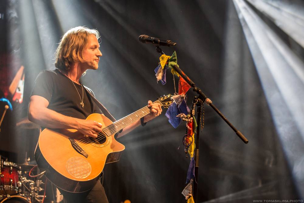 Hudební ceny Žebřík moderovali Jakub Kohák a Iva Pazderková, sošky sbírali Tomáš Klus, Ewa Farna a další