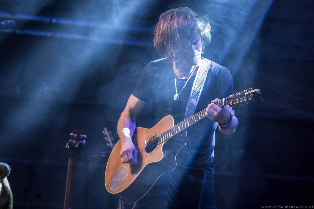 Hudební ceny Žebřík moderovali Jakub Kohák a Iva Pazderková, sošky sbírali Tomáš Klus, Ewa Farna a další