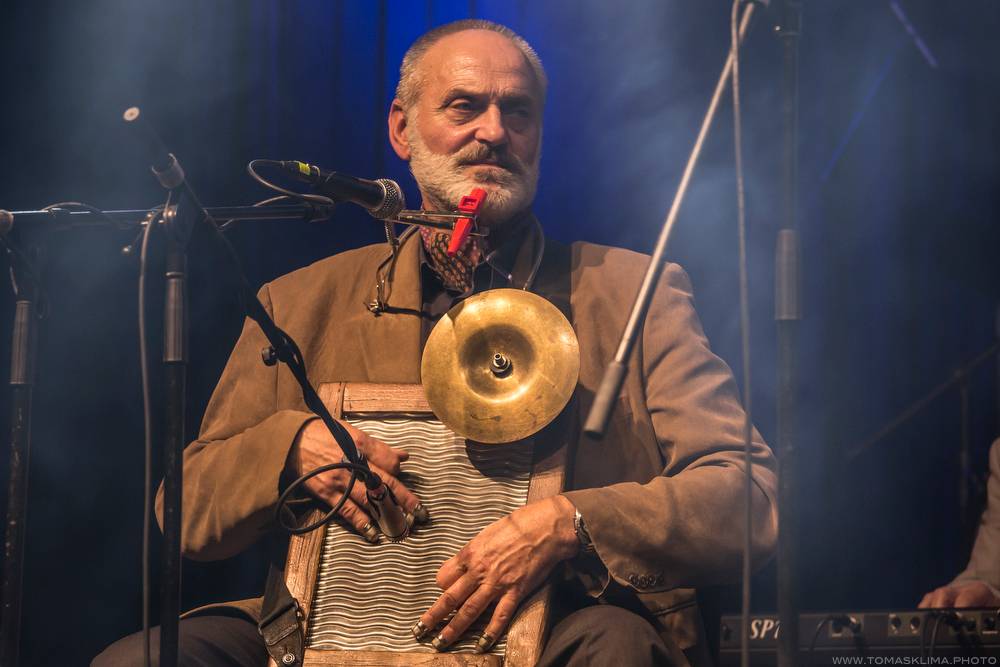 Hudební ceny Žebřík moderovali Jakub Kohák a Iva Pazderková, sošky sbírali Tomáš Klus, Ewa Farna a další